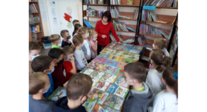 Read more about the article Pierwszaki w bibliotece szkolnej