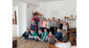 Read more about the article Klasa IIc odwiedziła Bychawską Izbę Regionalną